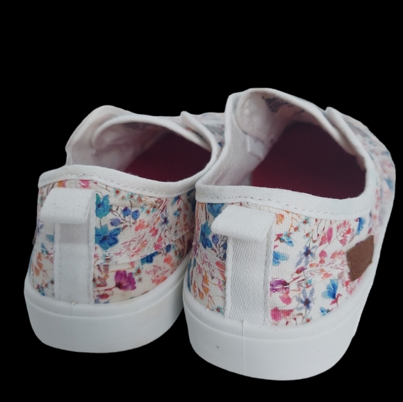 Blowfish Malibu Kids Slip-On Sneakers Girl's Size 5 NWOT - Picture 3 of 6